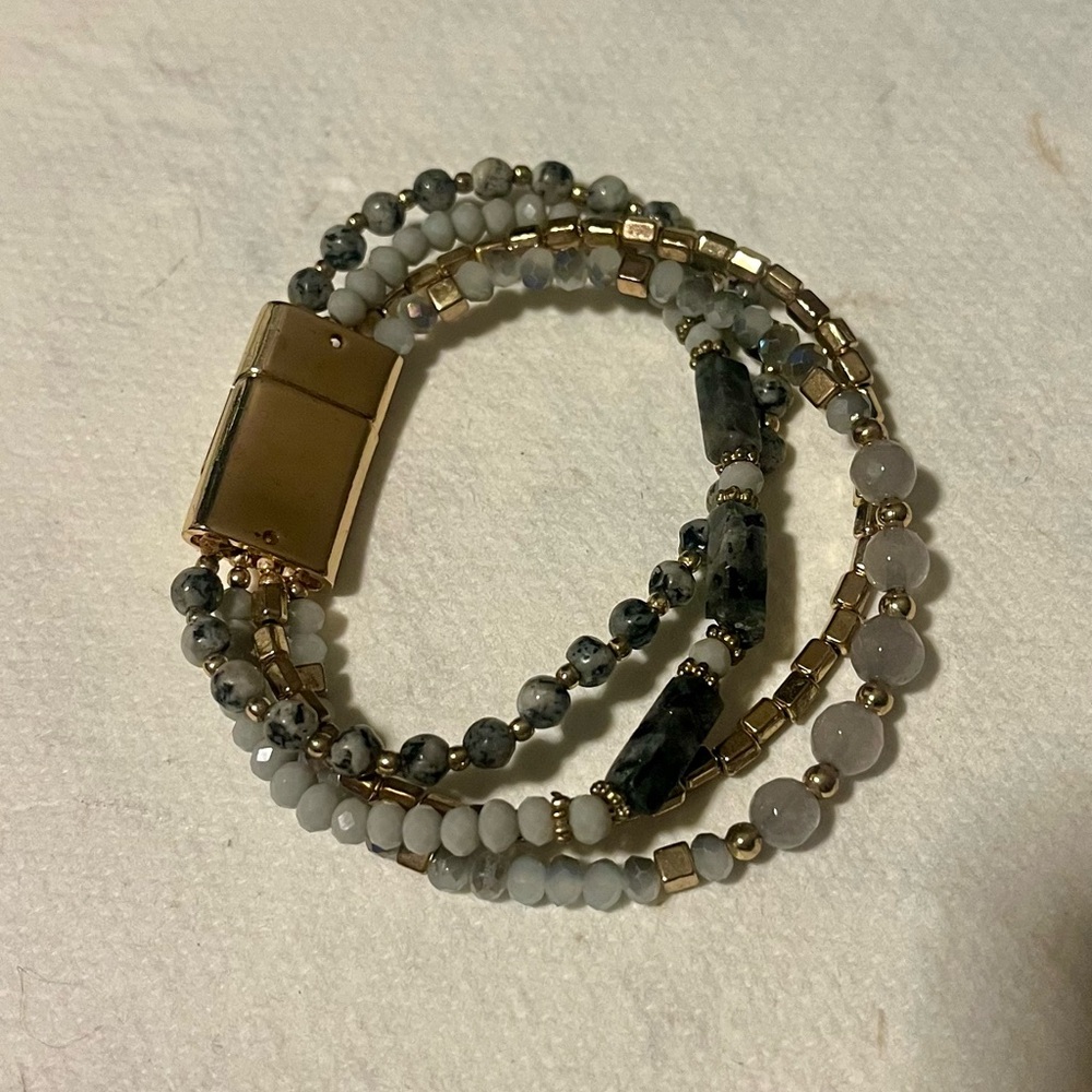 Elegant Gold and Gray Beaded Bracelet Magnet Closure